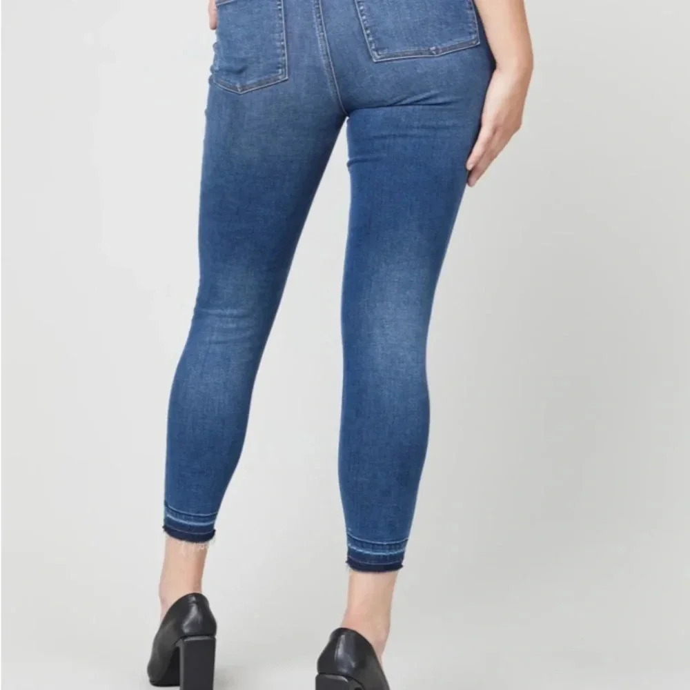 Spanx Distressed Ankle Skinny Jean Medium Wash - Picture 2 of 7